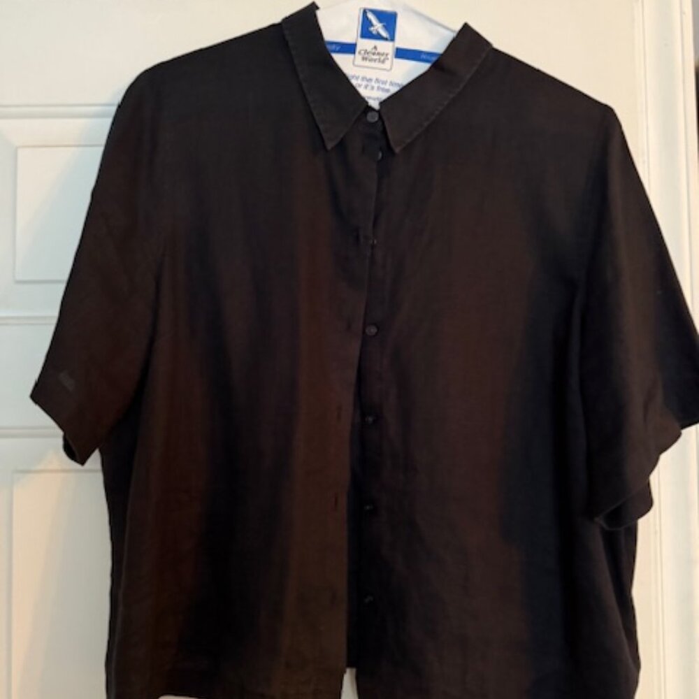 Boxy Boden black linen short sleeve button up shirt, size 16-18; rarely worn